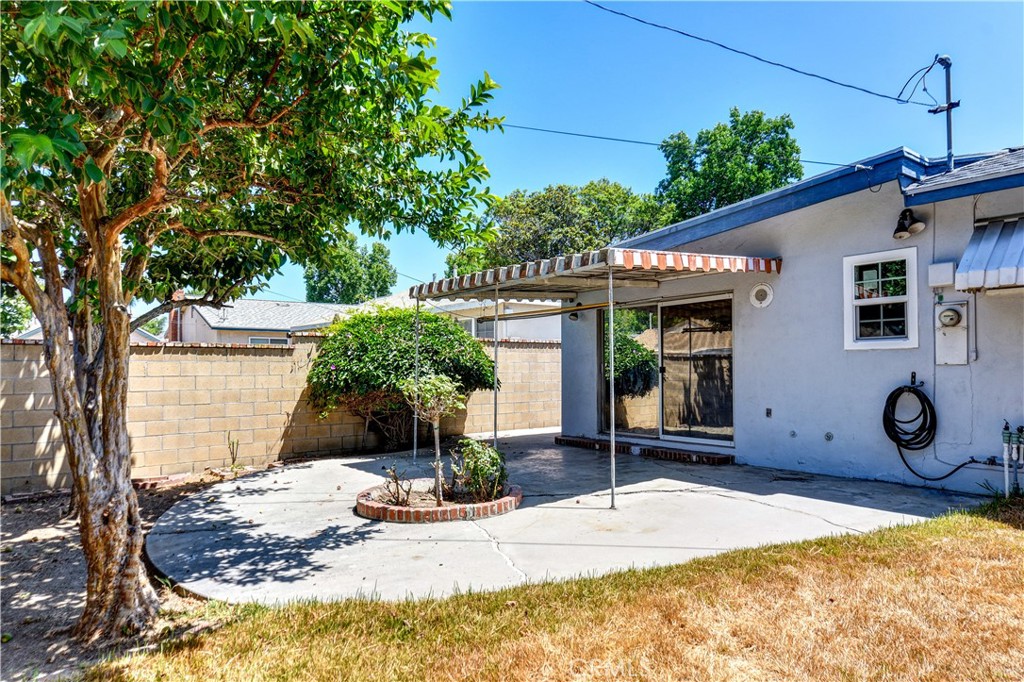 10517 La Serna Dr