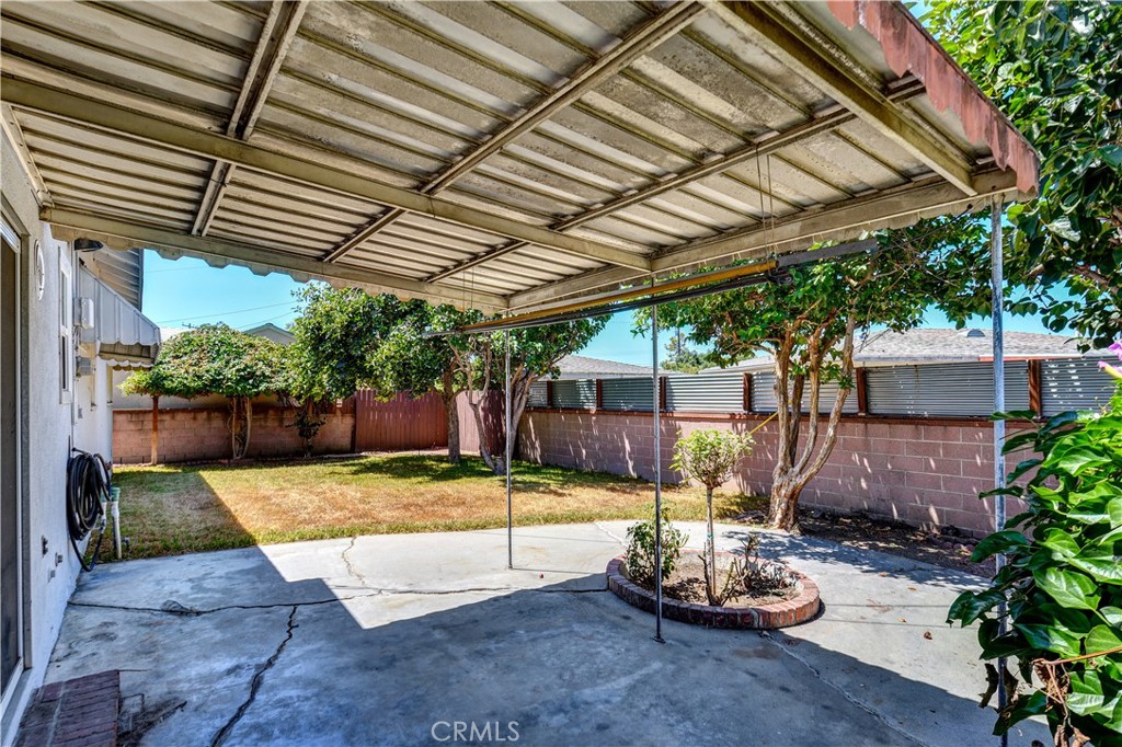 10517 La Serna Dr
