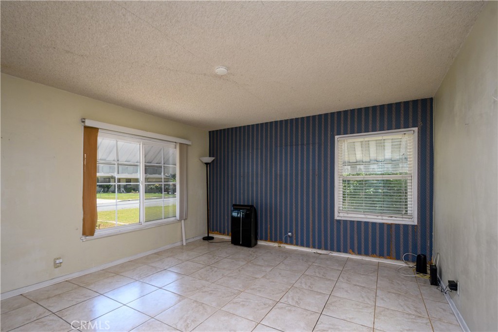 10517 La Serna Dr