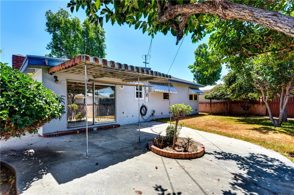10517 La Serna Dr