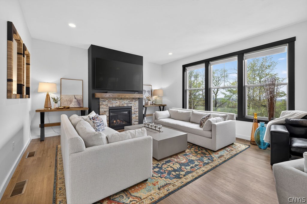 5567 Rolling Meadows