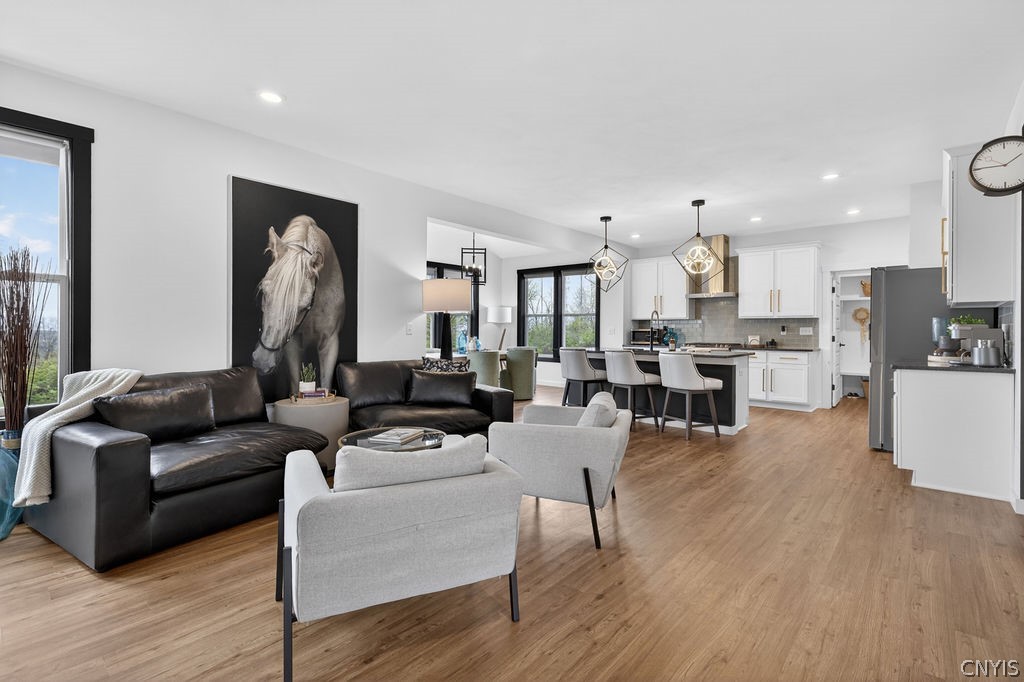 5567 Rolling Meadows