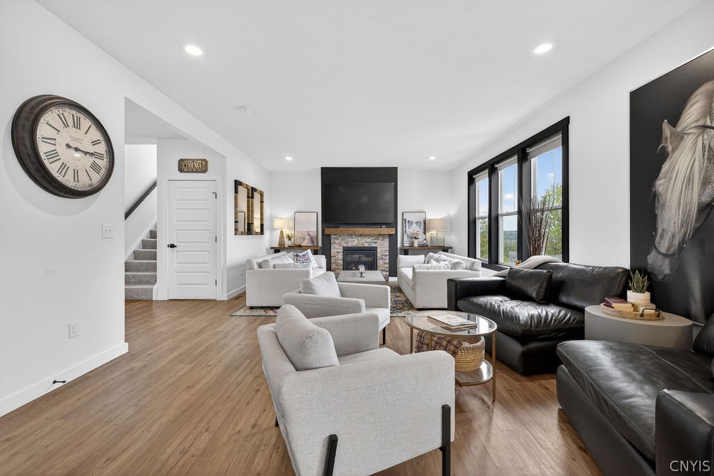 5567 Rolling Meadows