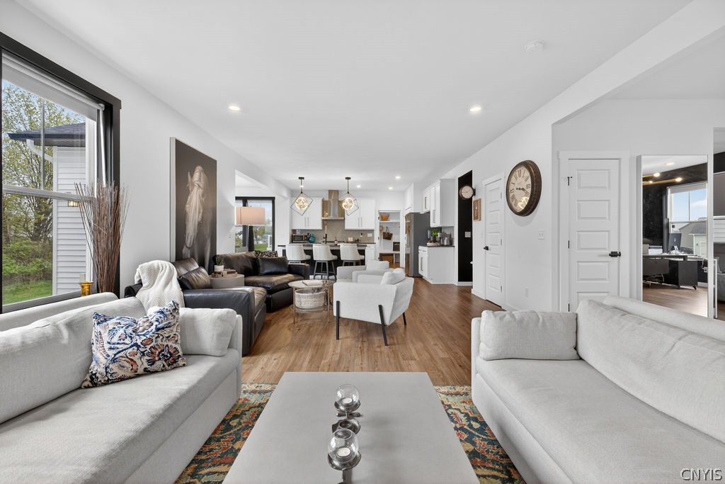 5567 Rolling Meadows