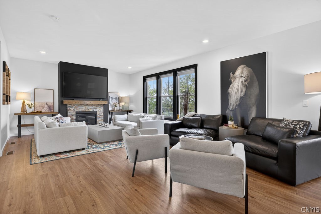 5567 Rolling Meadows