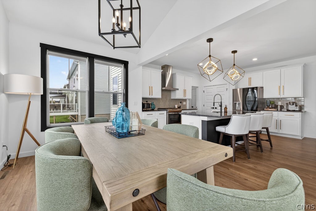 5567 Rolling Meadows