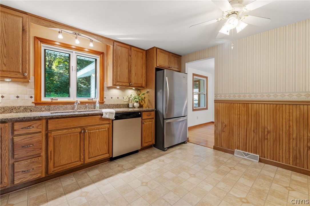 203 Oakridge Drive