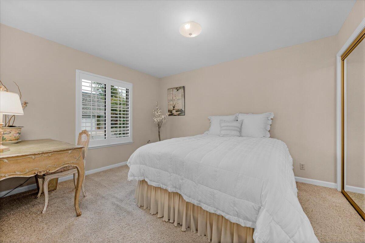 2807 W Downing Court