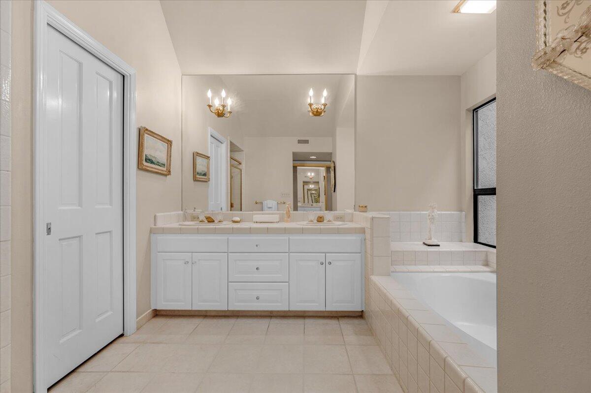 2807 W Downing Court