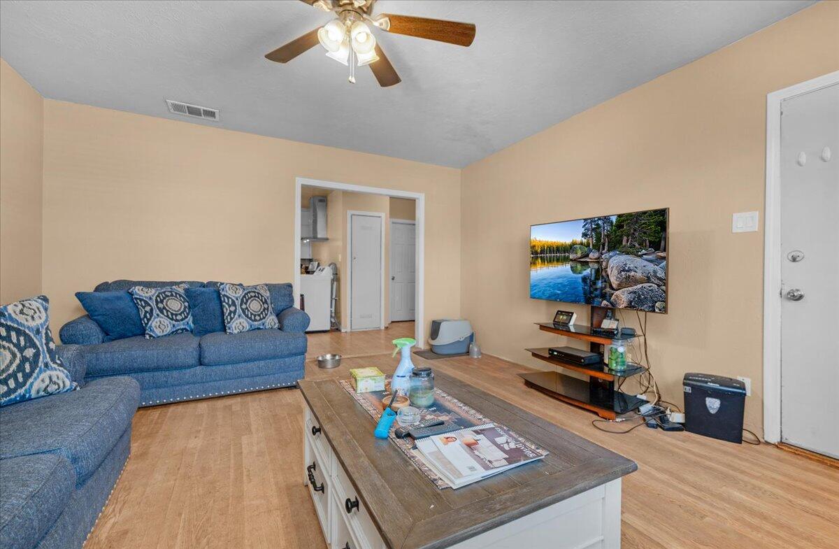 435 W Valencia Avenue