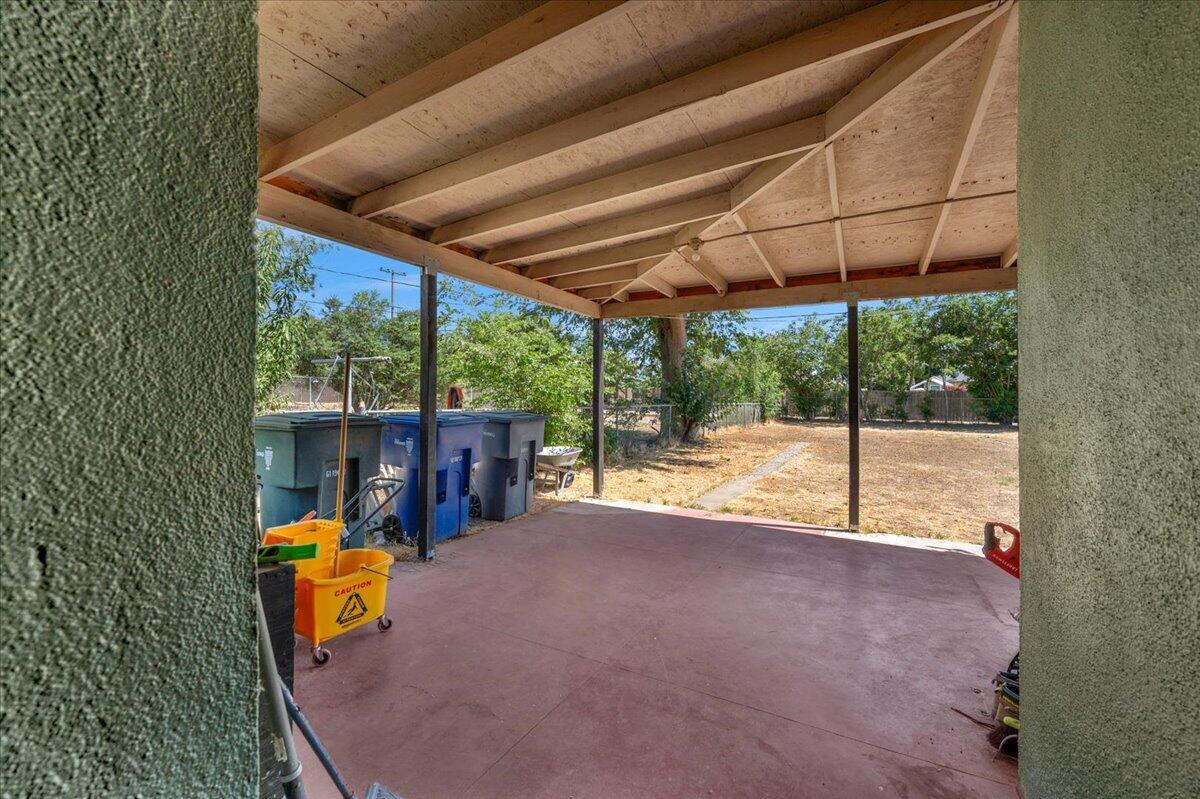 435 W Valencia Avenue