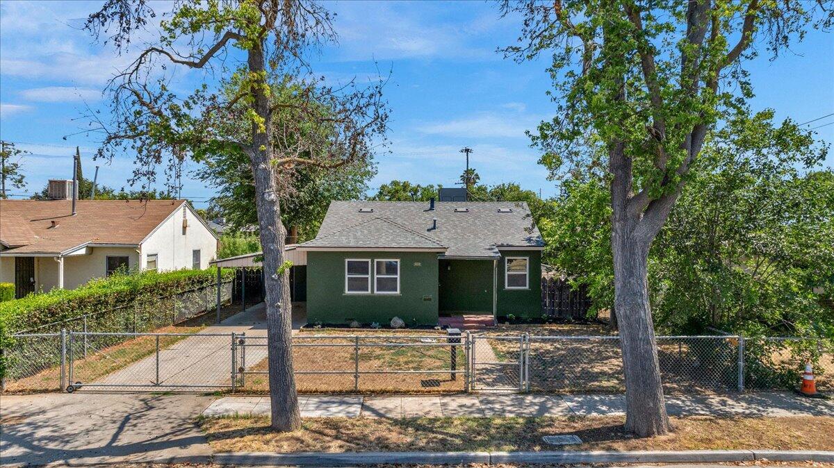 435 W Valencia Avenue