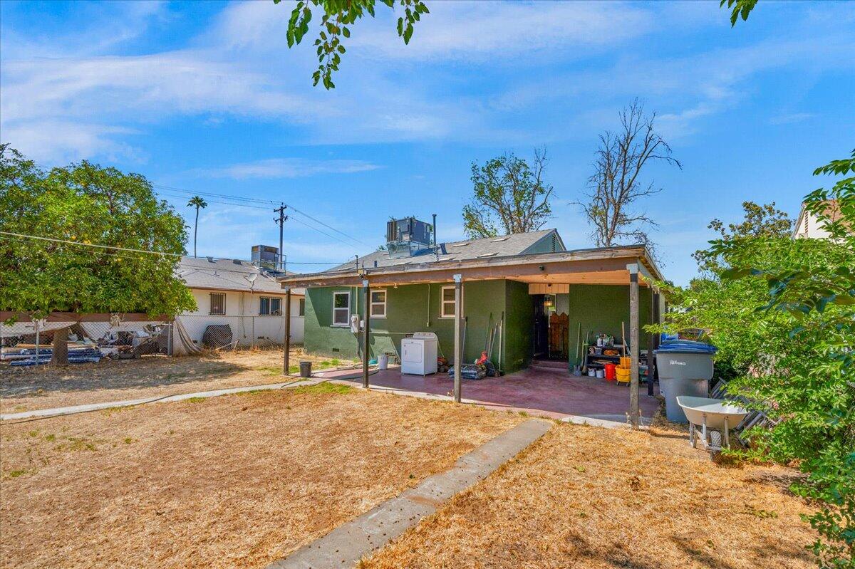 435 W Valencia Avenue