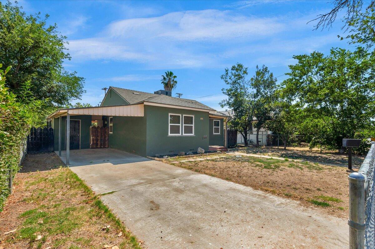 435 W Valencia Avenue