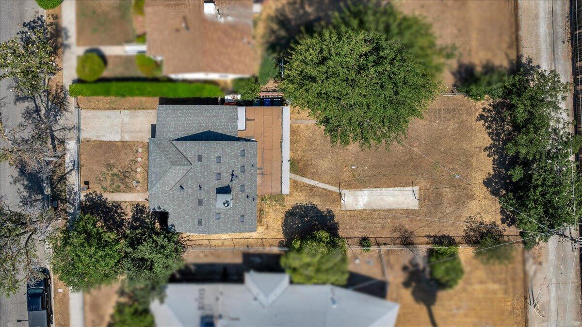 435 W Valencia Avenue