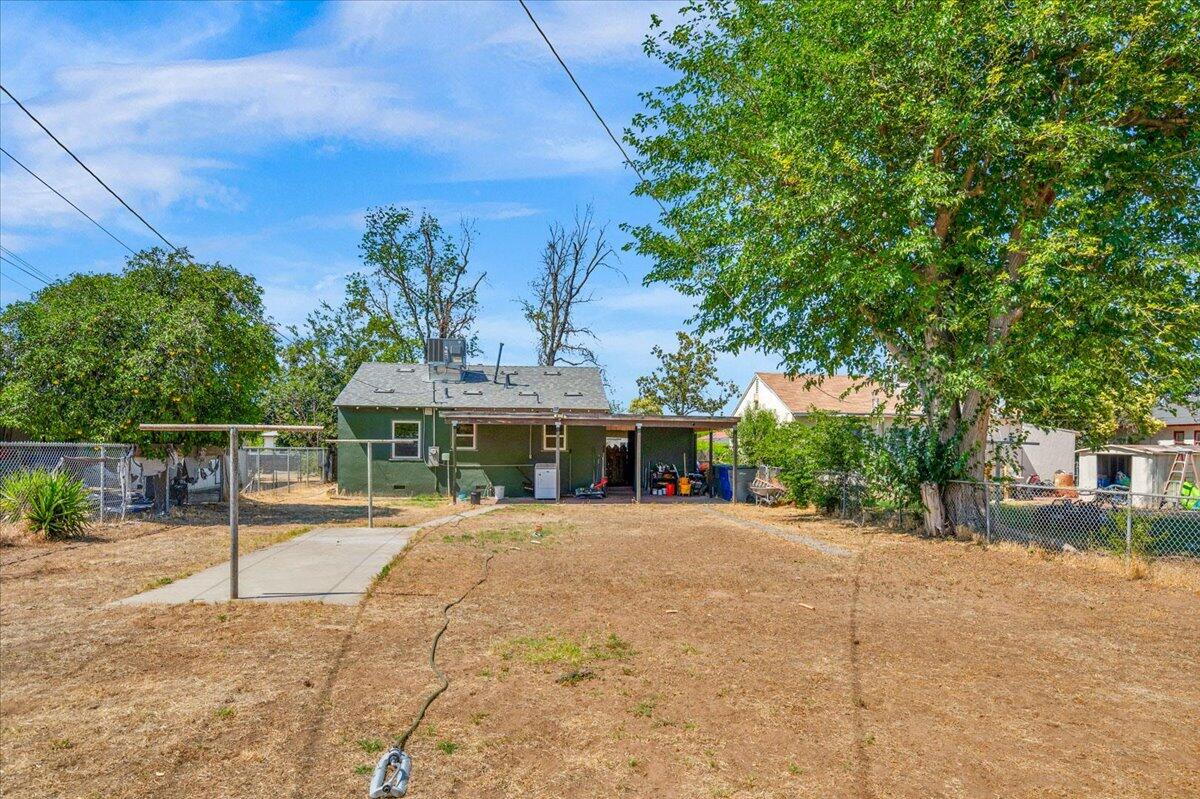 435 W Valencia Avenue