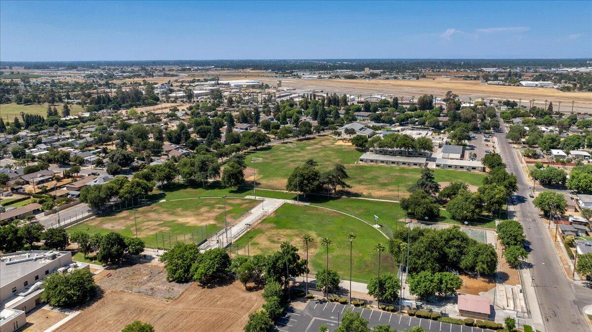 435 W Valencia Avenue