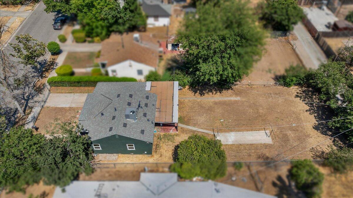 435 W Valencia Avenue