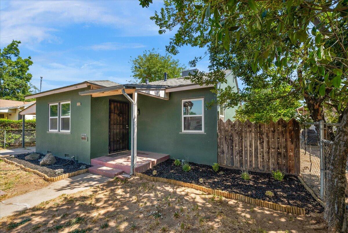 435 W Valencia Avenue