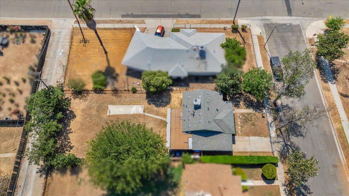 435 W Valencia Avenue