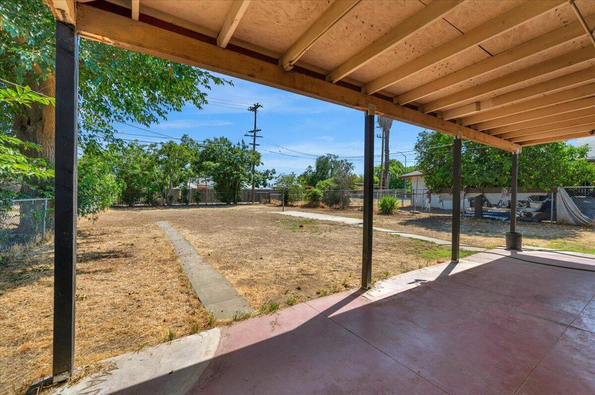 435 W Valencia Avenue