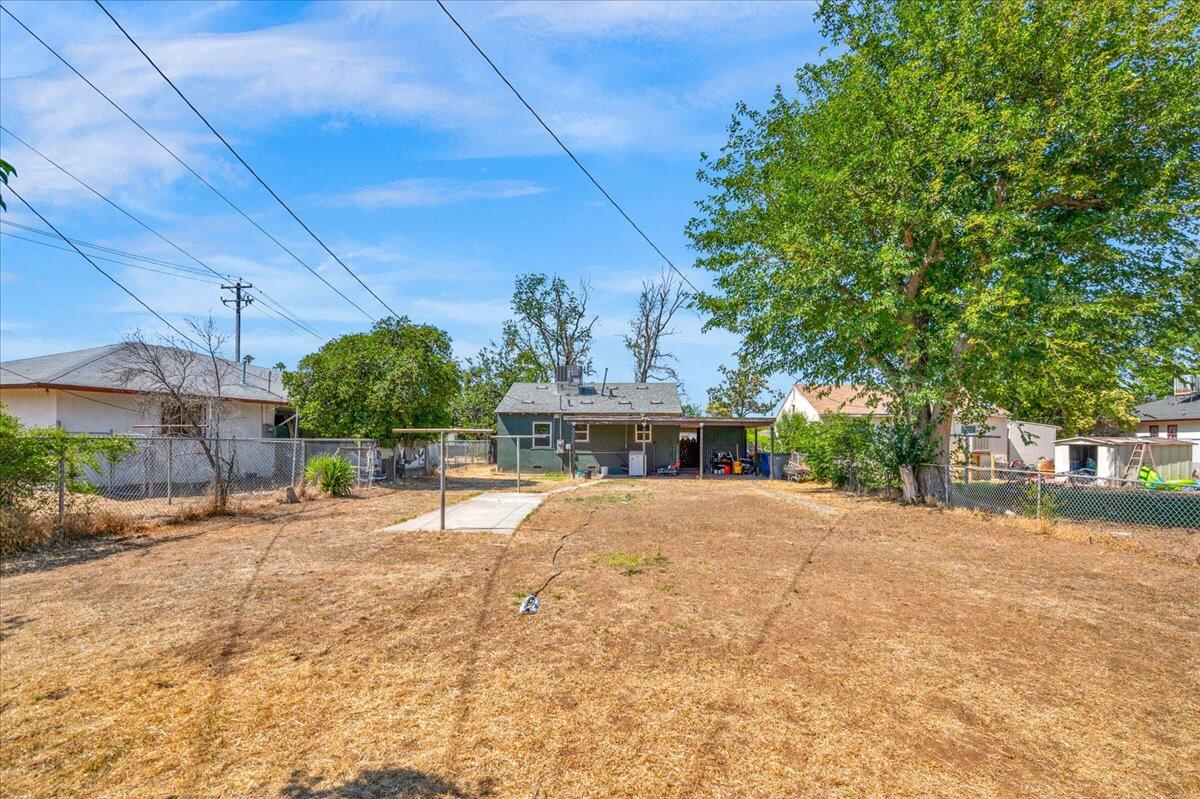 435 W Valencia Avenue