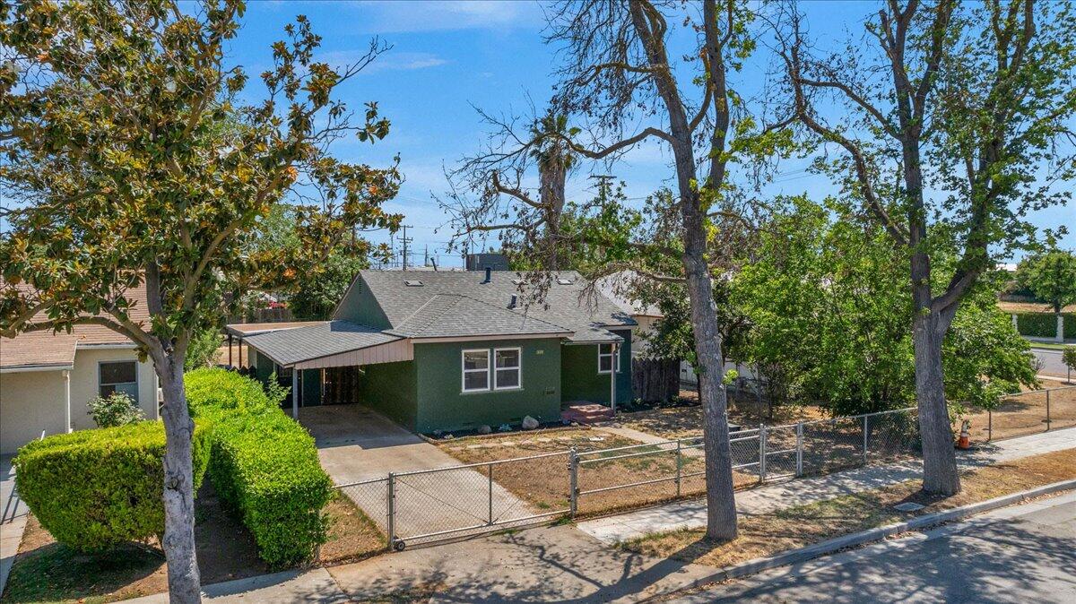 435 W Valencia Avenue