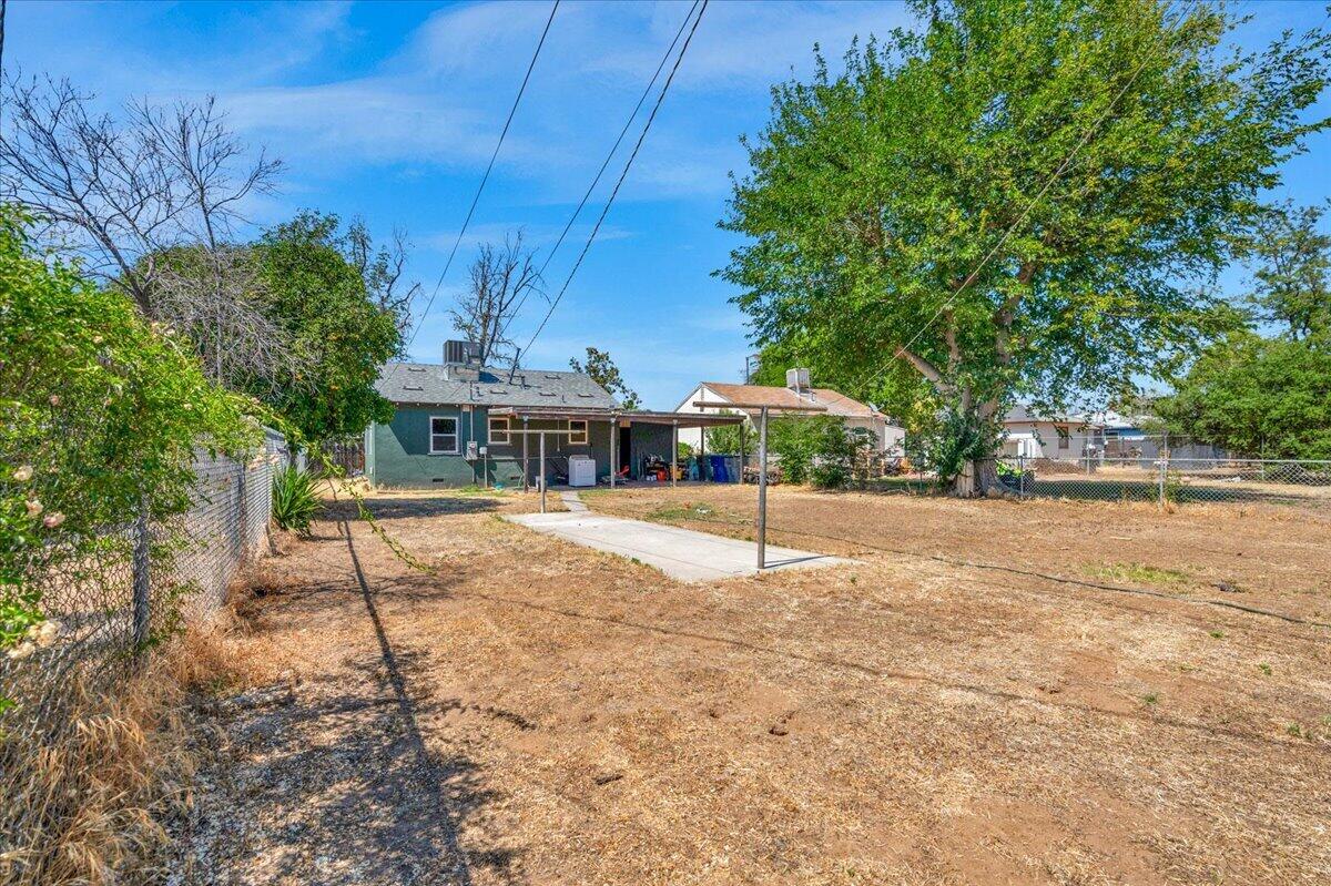 435 W Valencia Avenue