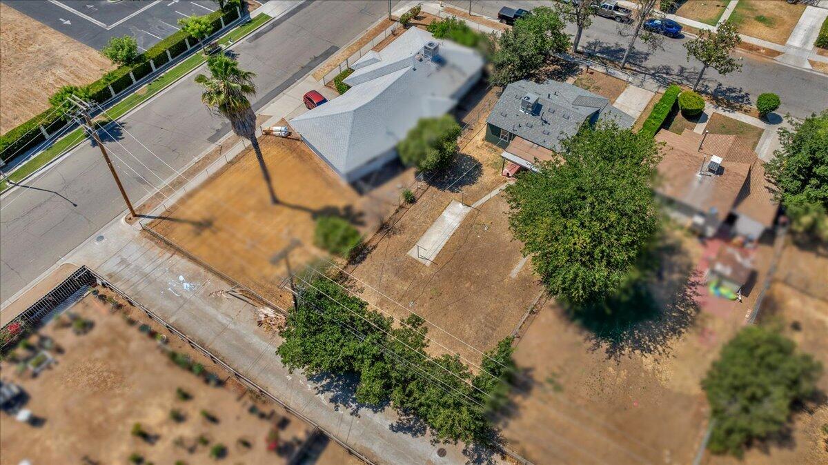 435 W Valencia Avenue