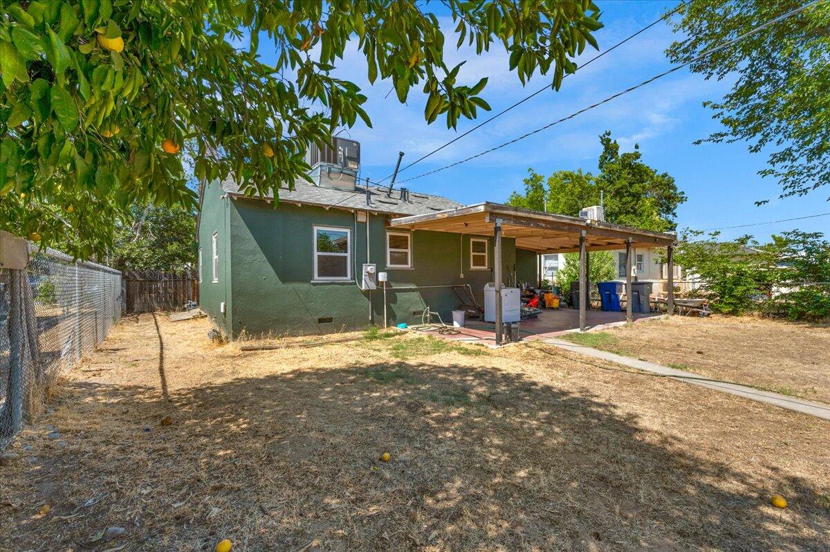 435 W Valencia Avenue