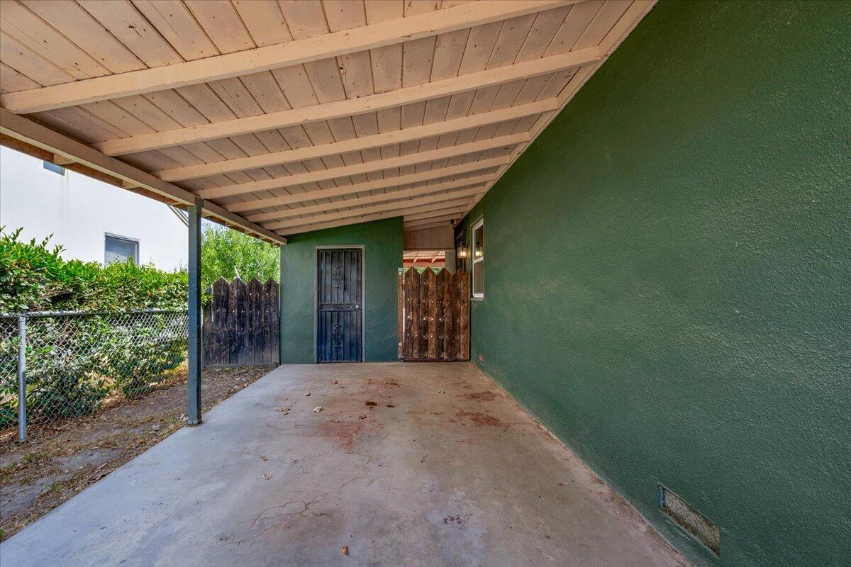 435 W Valencia Avenue