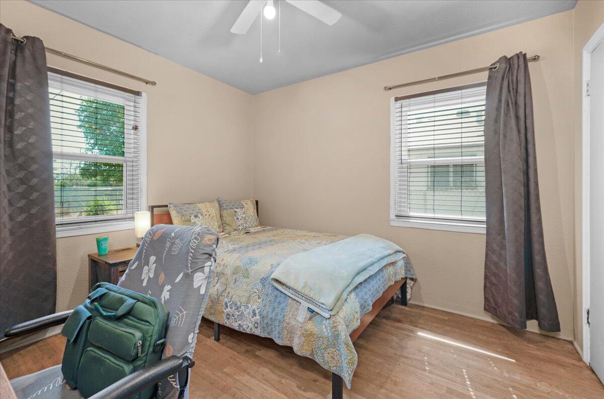 435 W Valencia Avenue