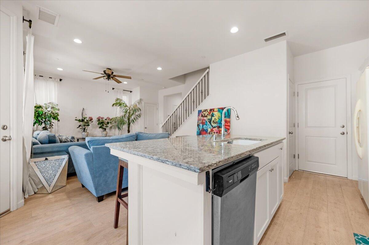 6317 N Alta Vista Lane