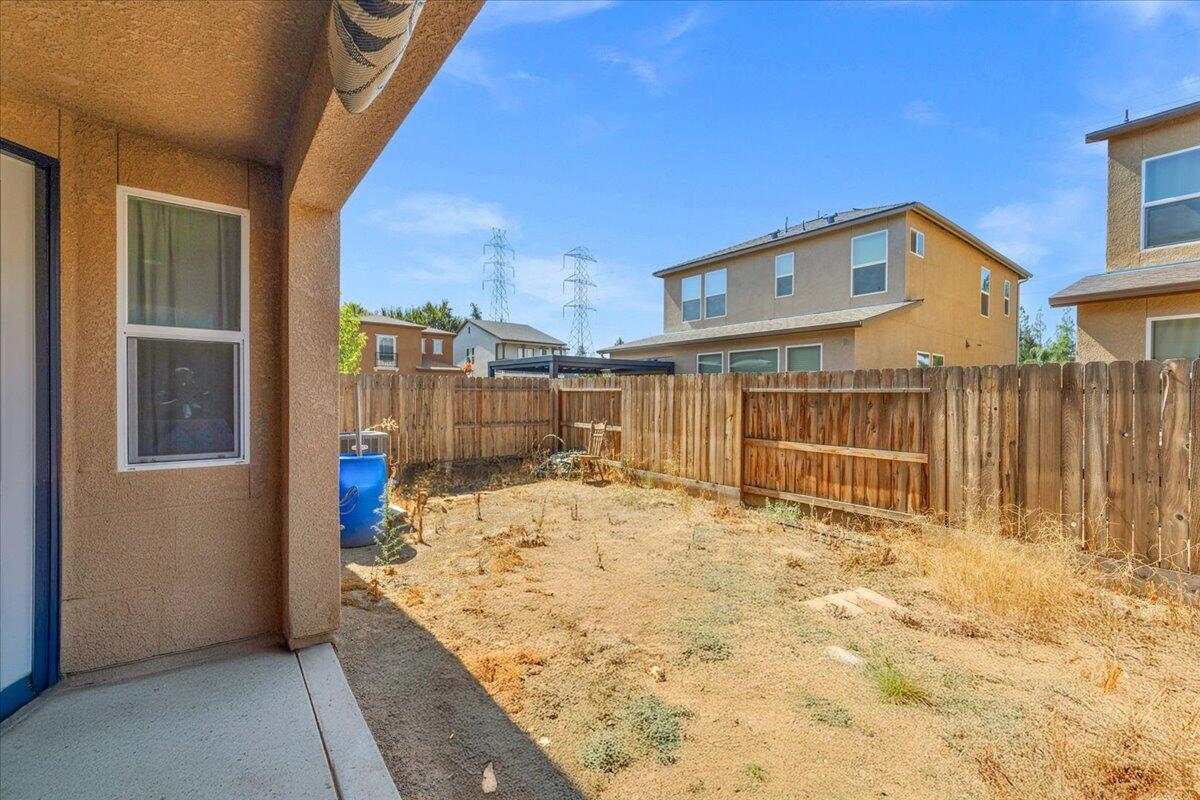 6317 N Alta Vista Lane