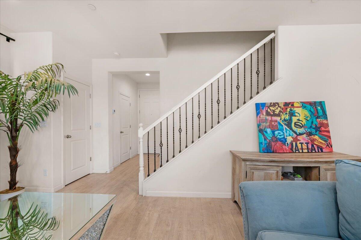 6317 N Alta Vista Lane