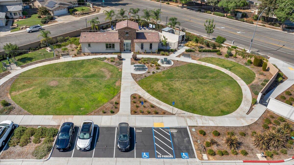 6317 N Alta Vista Lane