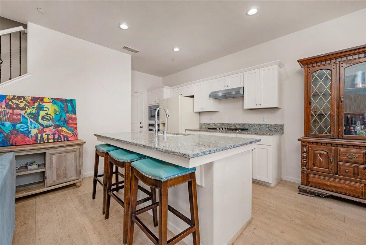 6317 N Alta Vista Lane