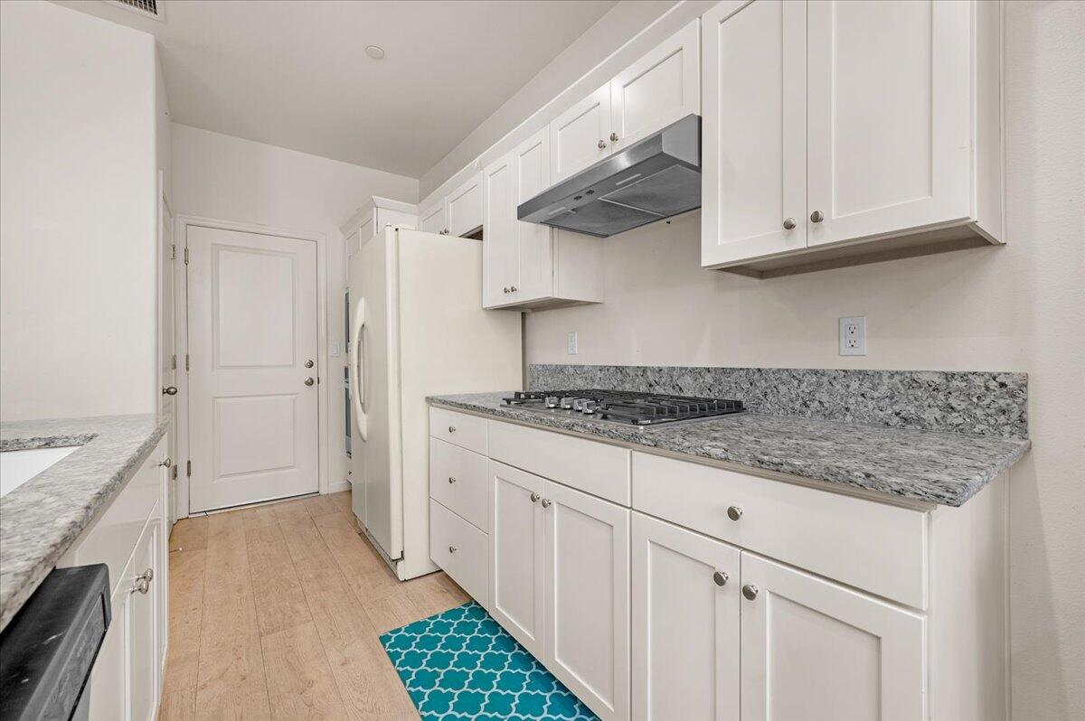 6317 N Alta Vista Lane