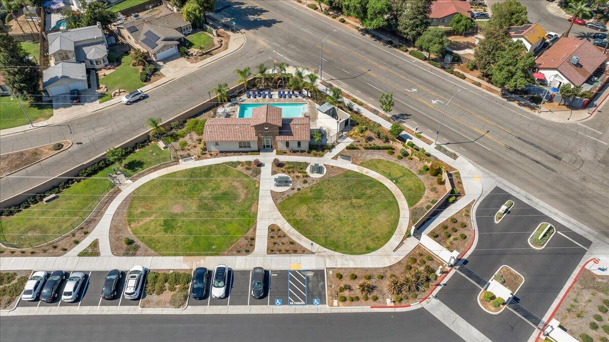 6317 N Alta Vista Lane