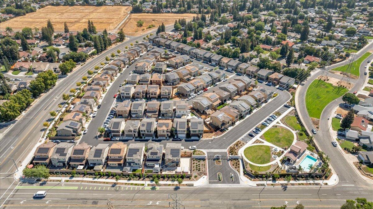 6317 N Alta Vista Lane