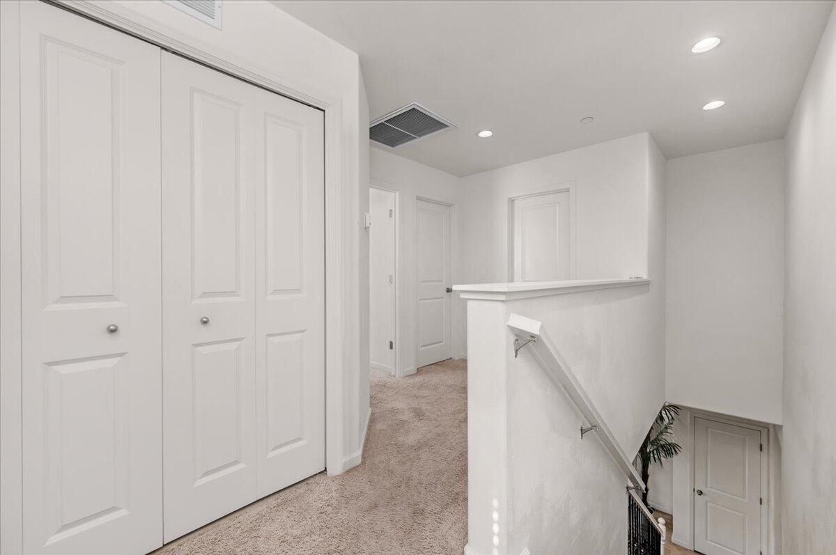 6317 N Alta Vista Lane