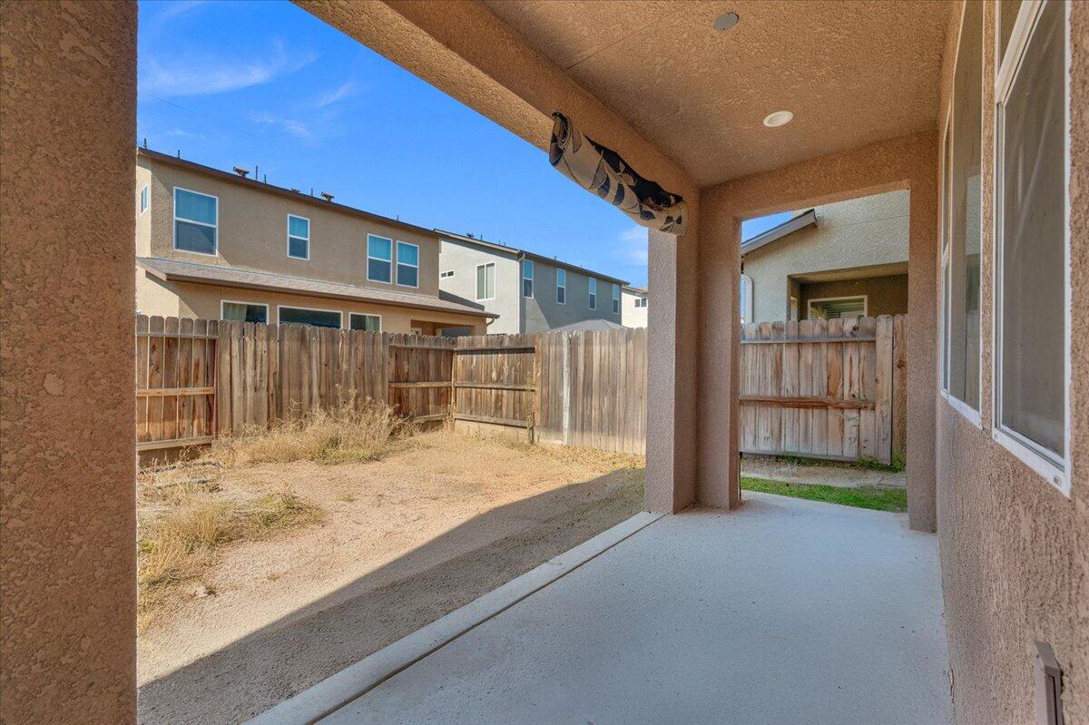 6317 N Alta Vista Lane