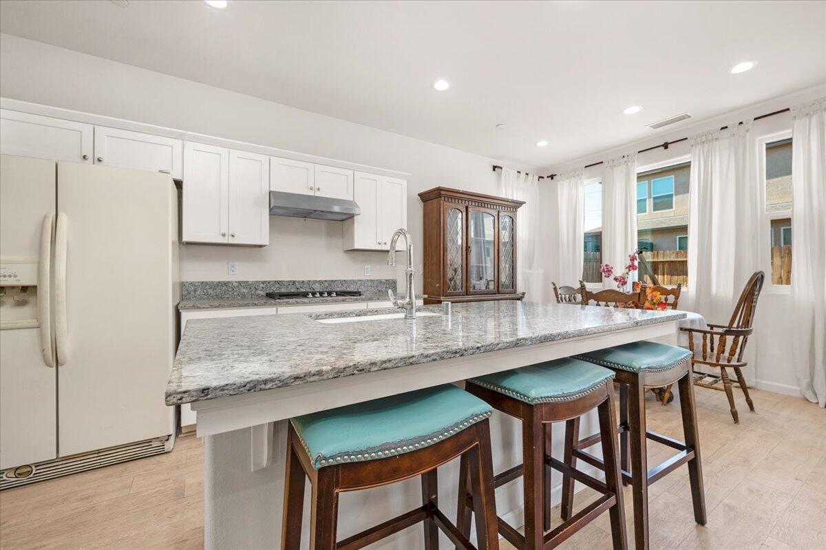 6317 N Alta Vista Lane