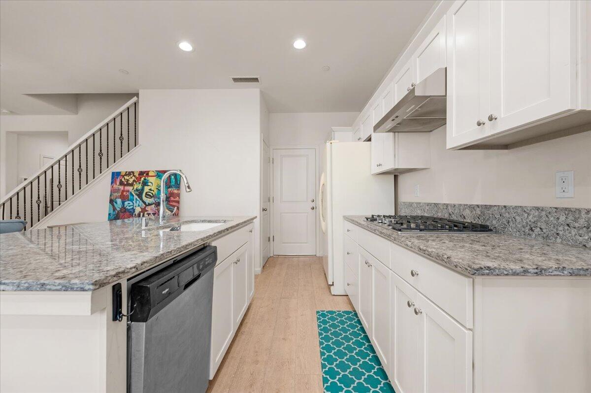 6317 N Alta Vista Lane