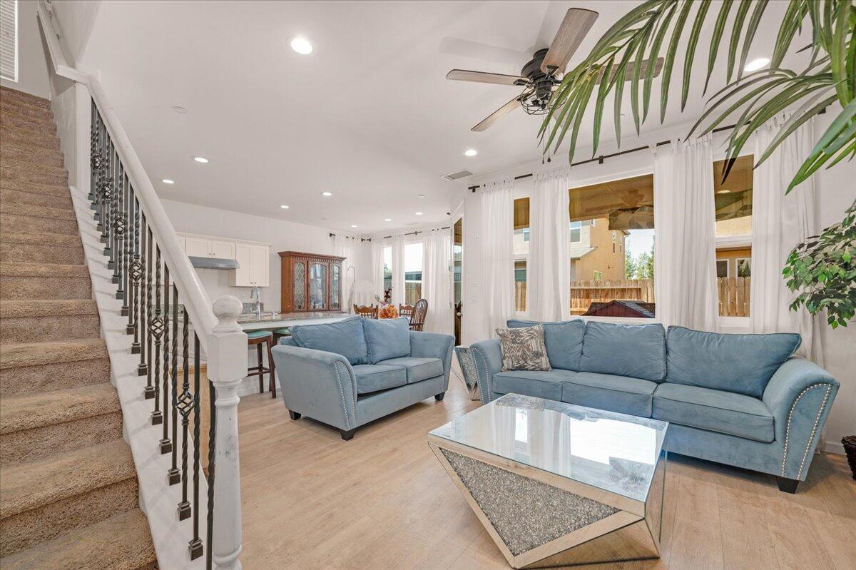 6317 N Alta Vista Lane