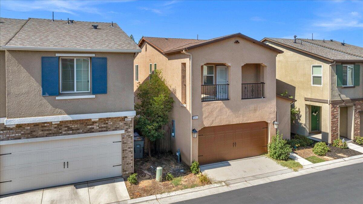 6317 N Alta Vista Lane