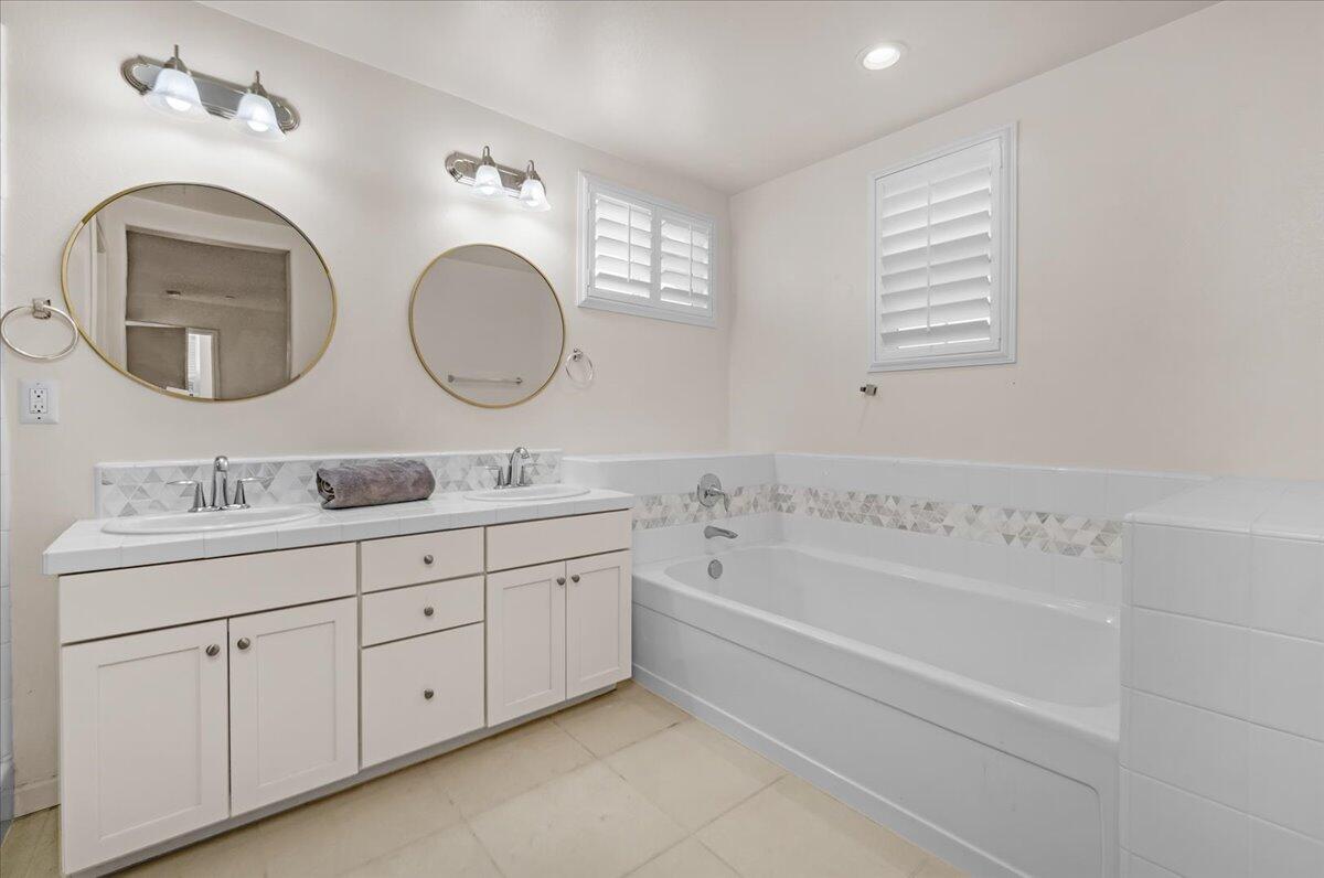 6317 N Alta Vista Lane