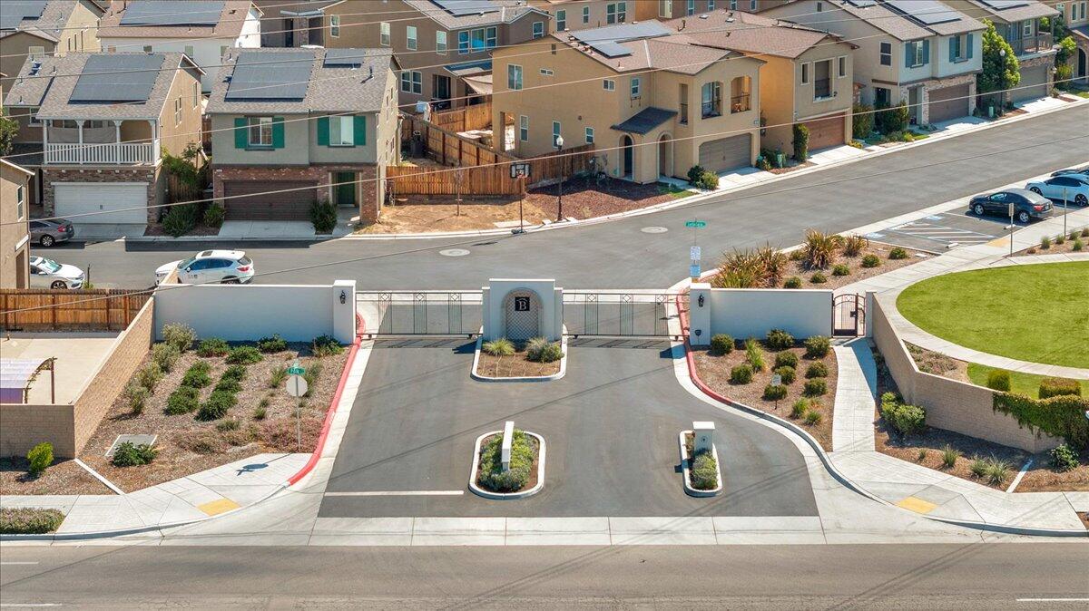 6317 N Alta Vista Lane