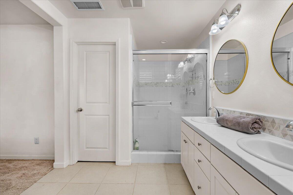 6317 N Alta Vista Lane