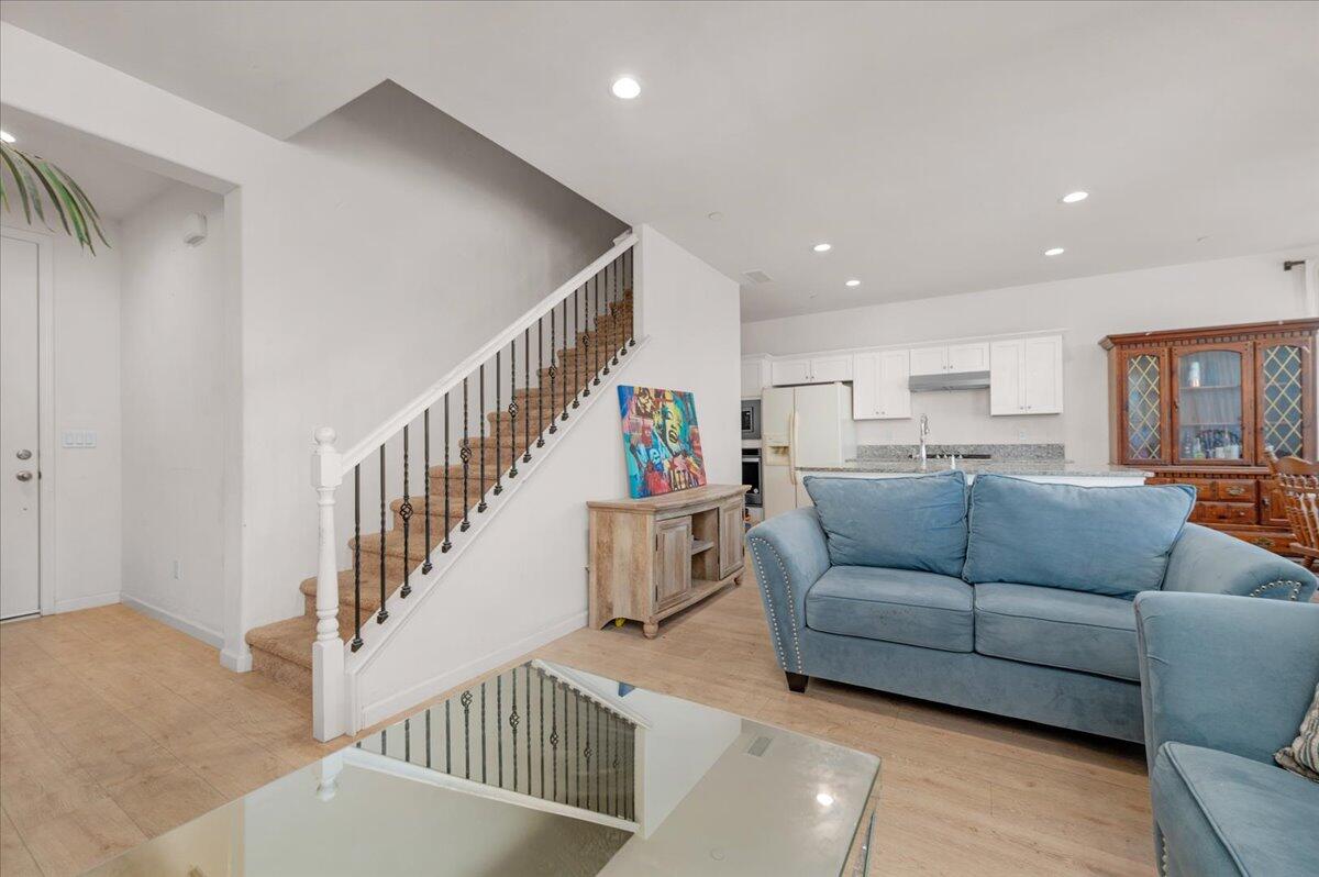 6317 N Alta Vista Lane